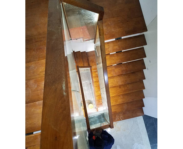 鋼構隔層樓梯