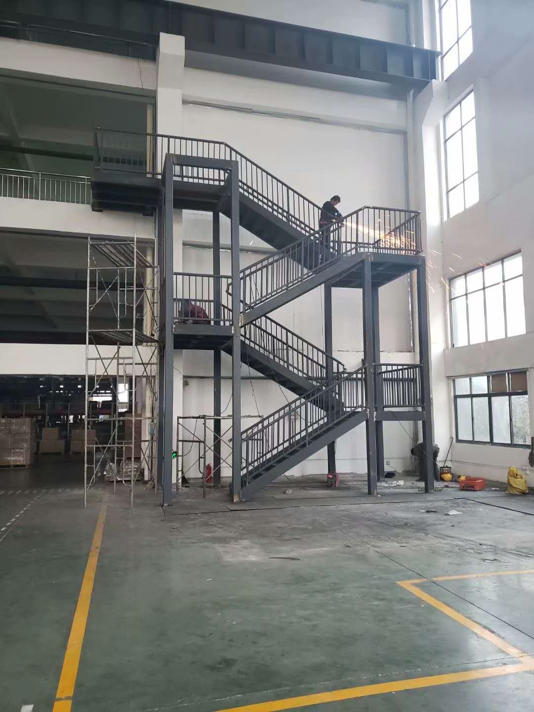 鋼構樓梯